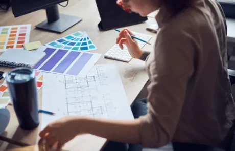 Desarrollo de proyecto de interiorismo con planos, bocetos y muestras de color